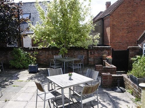 The Partridge Inn Wine Bar & Restaurant Wallingford Buitenkant foto